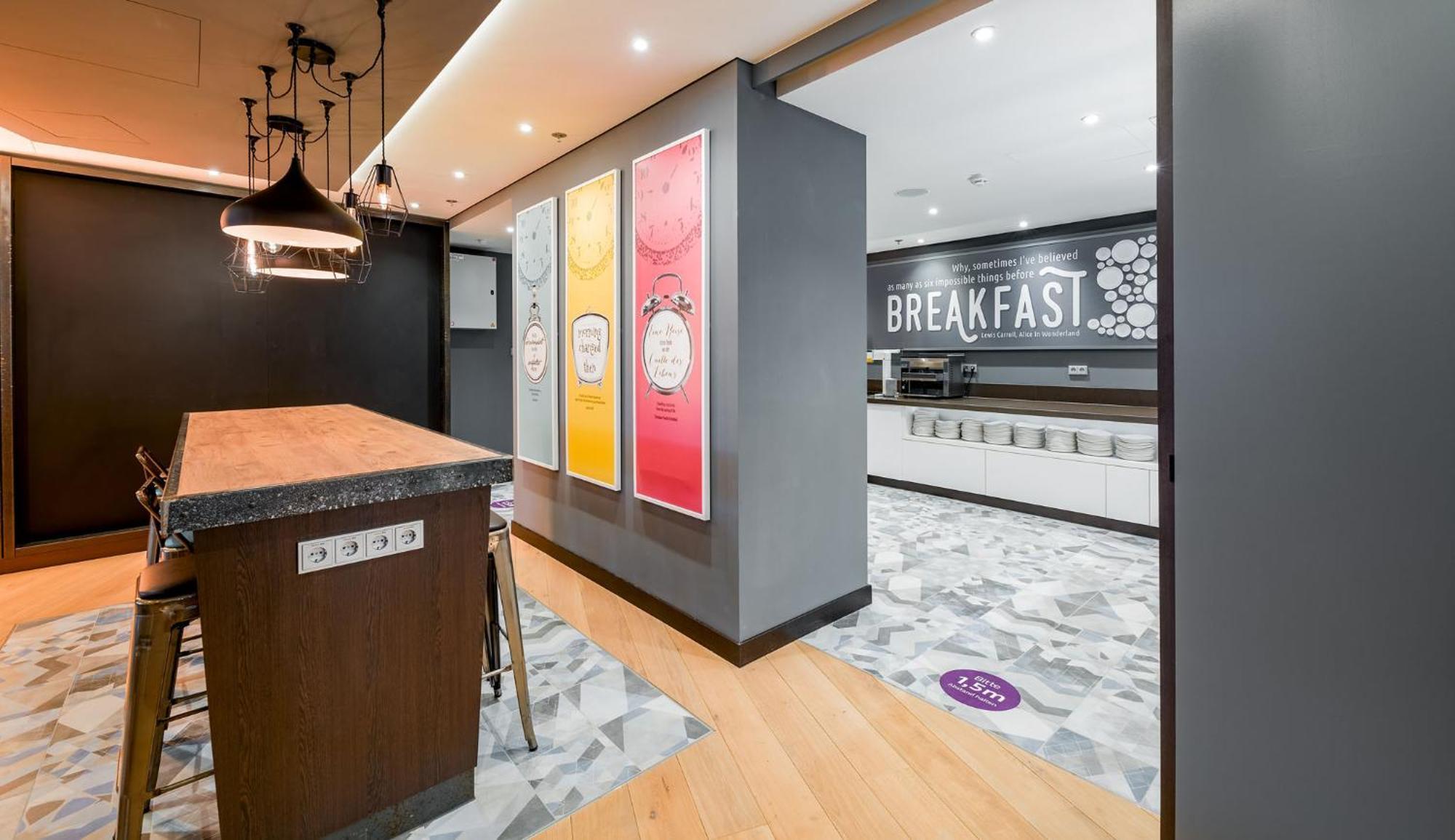 Premier Inn Stuttgart City Europaviertel Exterior foto